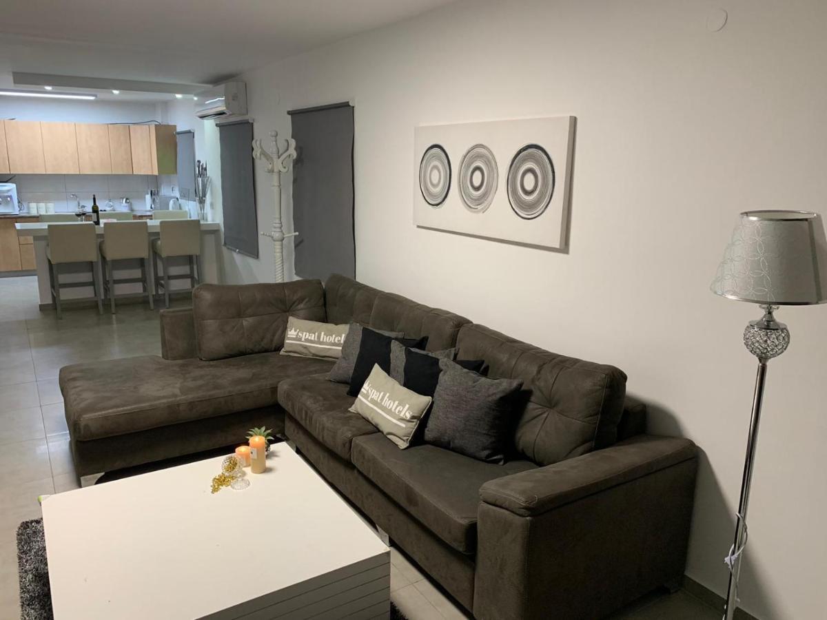 דירת 5 חדרים מול הים Apartment Bat Yam Luaran gambar