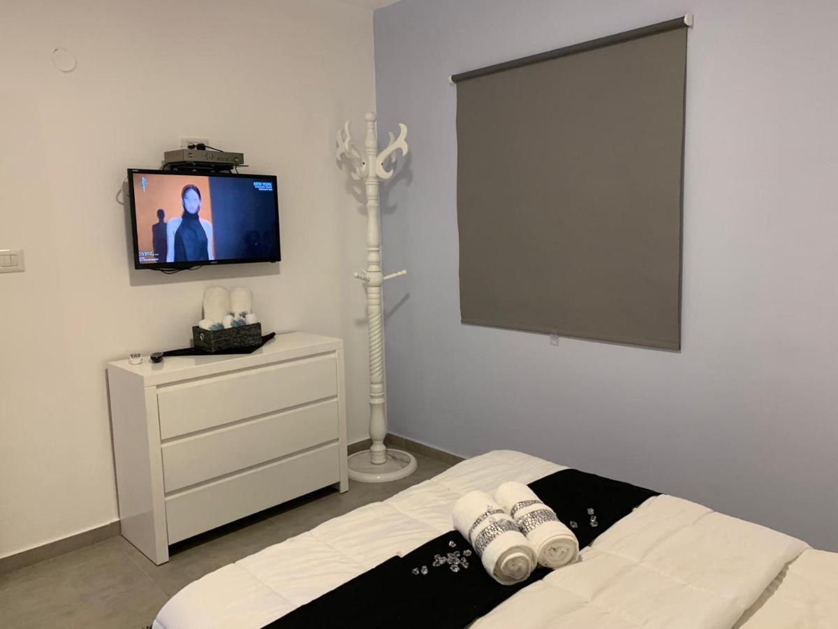 דירת 5 חדרים מול הים Apartment Bat Yam Luaran gambar