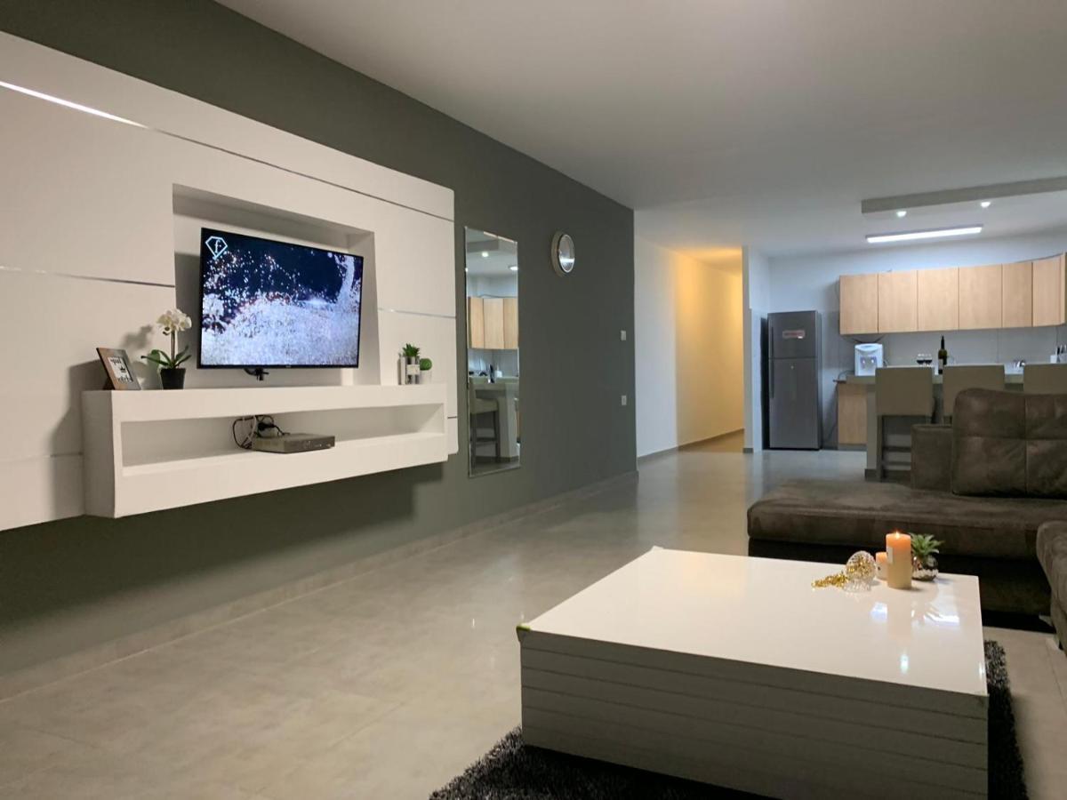 דירת 5 חדרים מול הים Apartment Bat Yam Luaran gambar