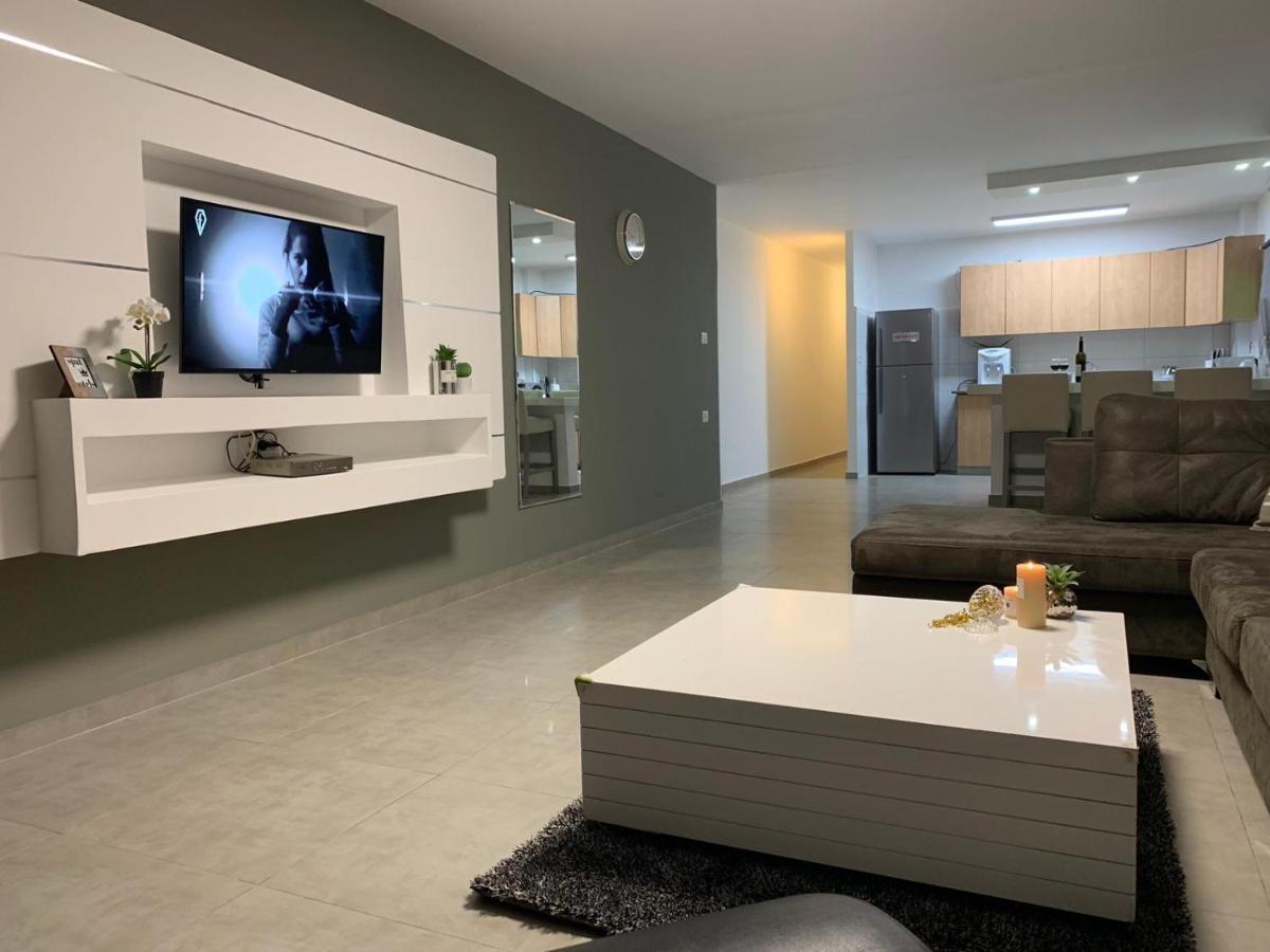 דירת 5 חדרים מול הים Apartment Bat Yam Luaran gambar